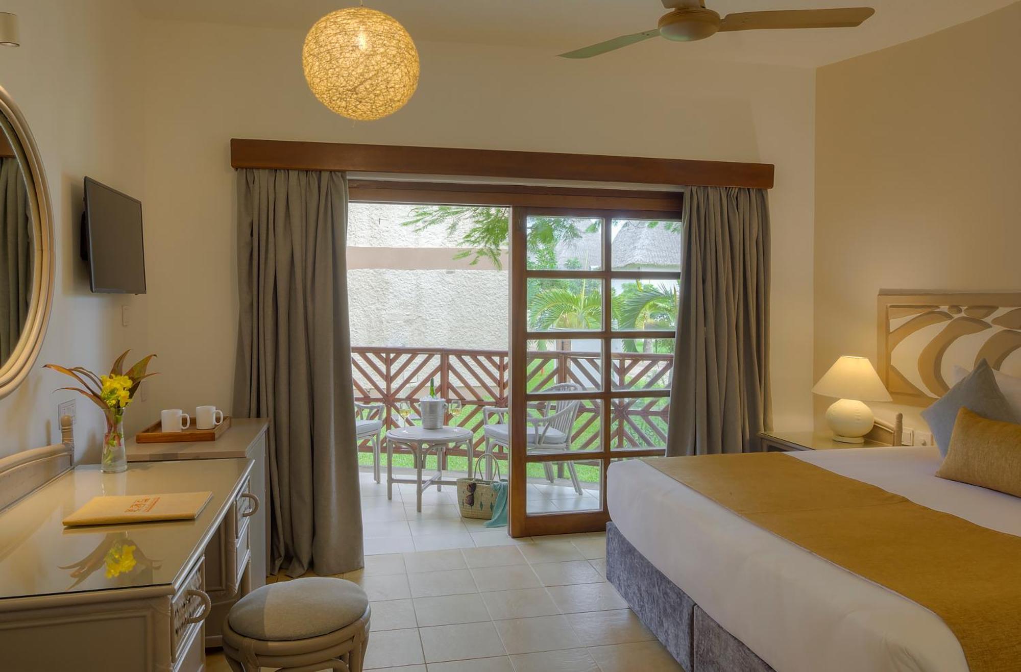 Neptune Village Beach Resort & Spa Galu Exterior photo