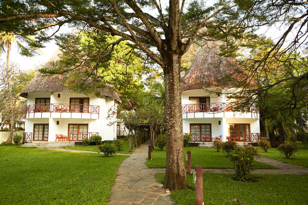 Neptune Village Beach Resort & Spa Galu Exterior photo