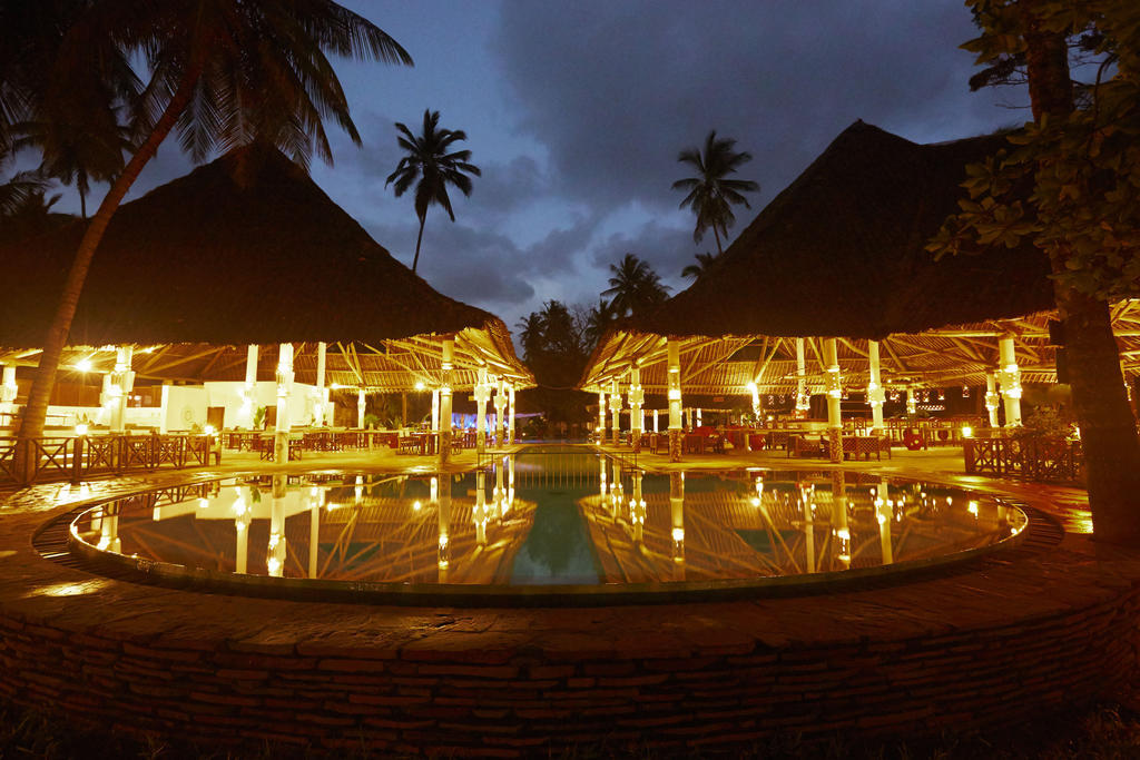 Neptune Village Beach Resort & Spa Galu Exterior photo