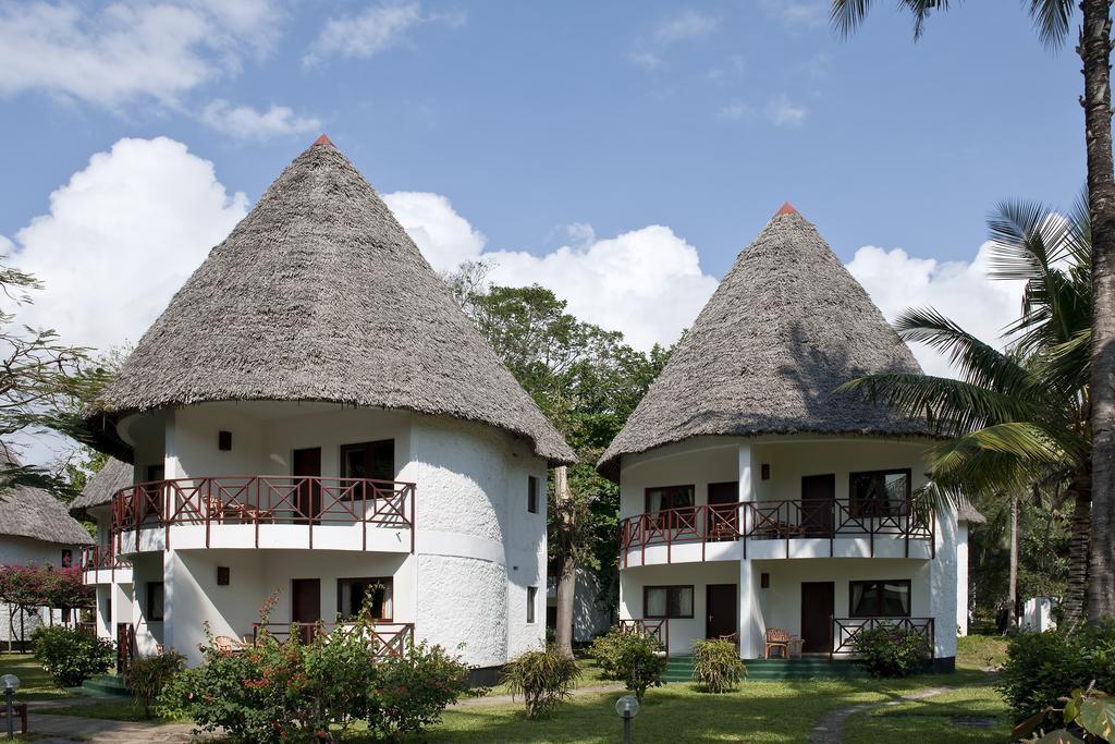 Neptune Village Beach Resort & Spa Galu Exterior photo
