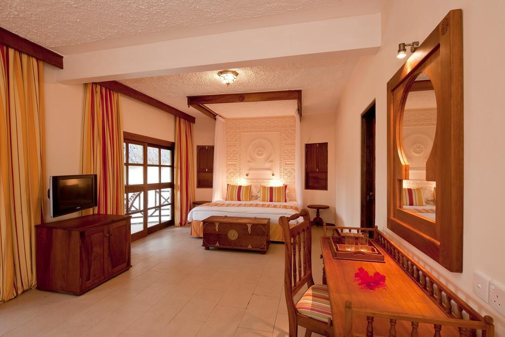 Neptune Village Beach Resort & Spa Galu Exterior photo
