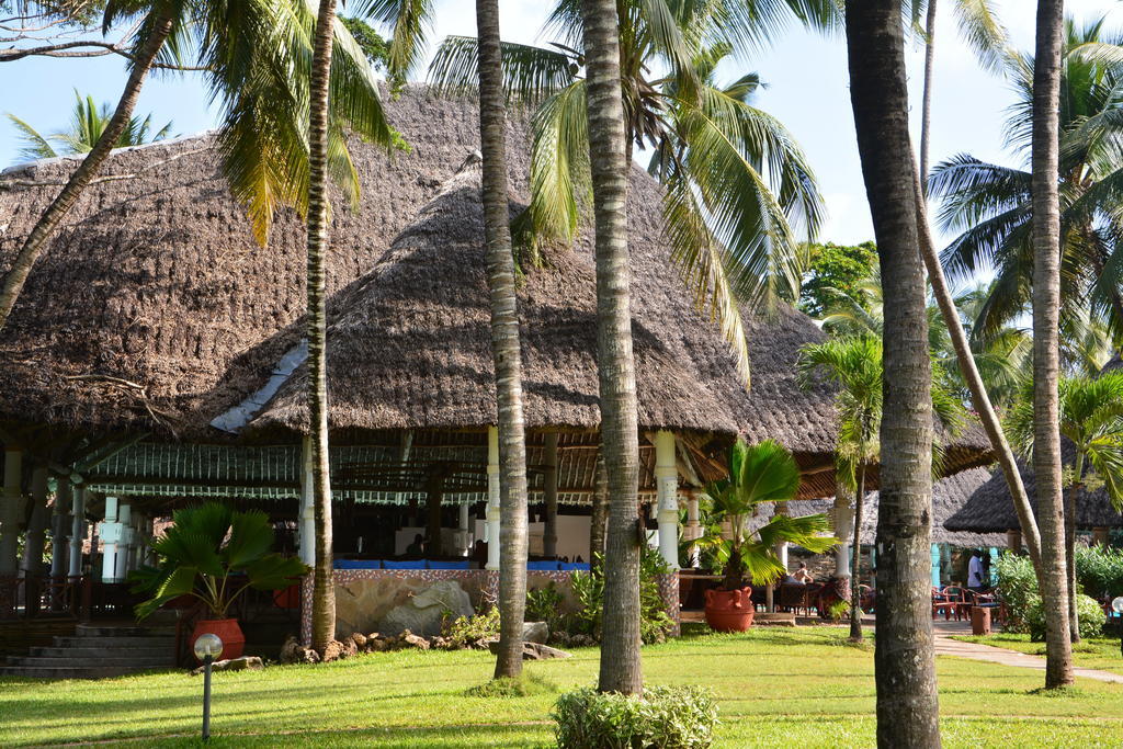 Neptune Village Beach Resort & Spa Galu Exterior photo