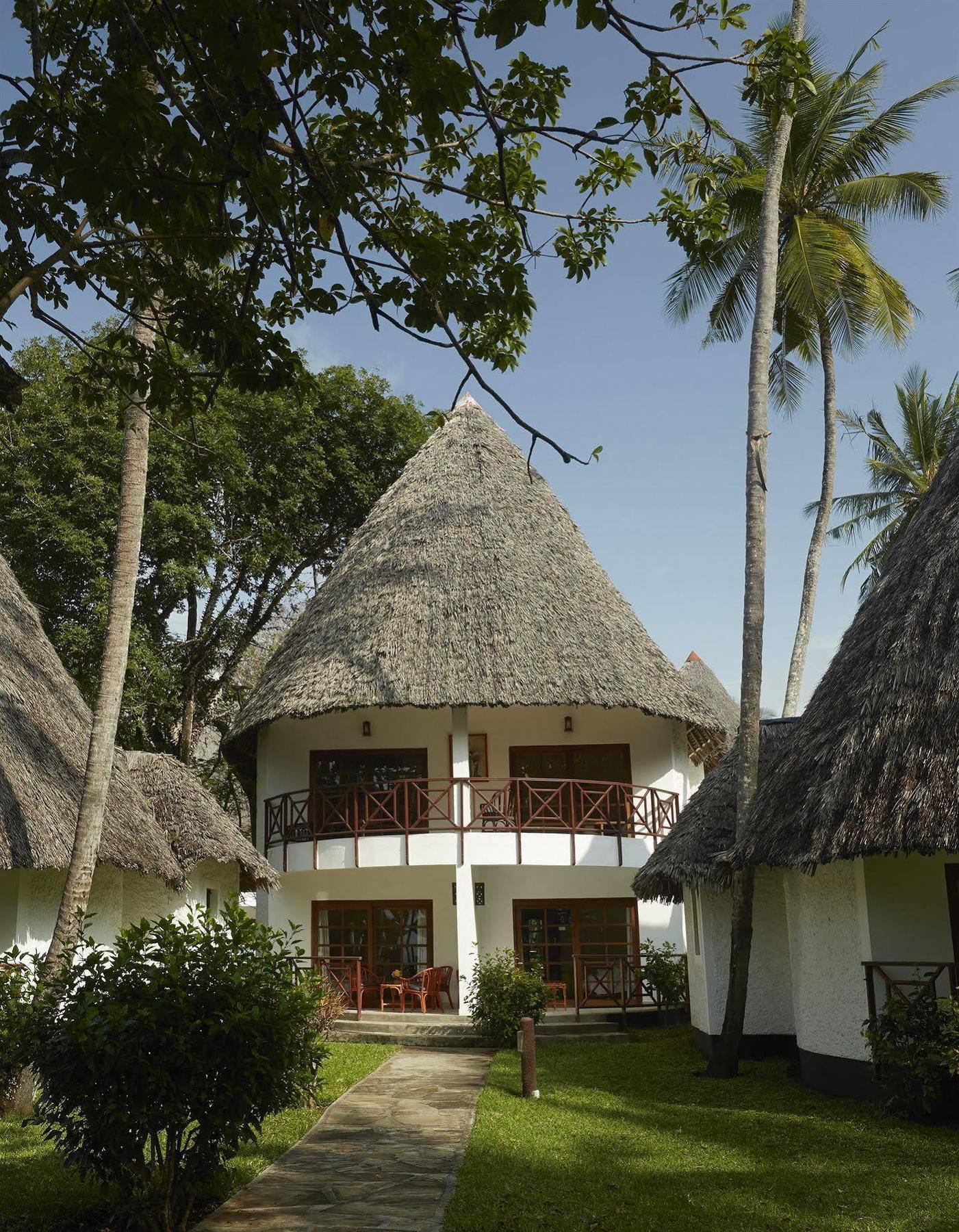 Neptune Village Beach Resort & Spa Galu Exterior photo