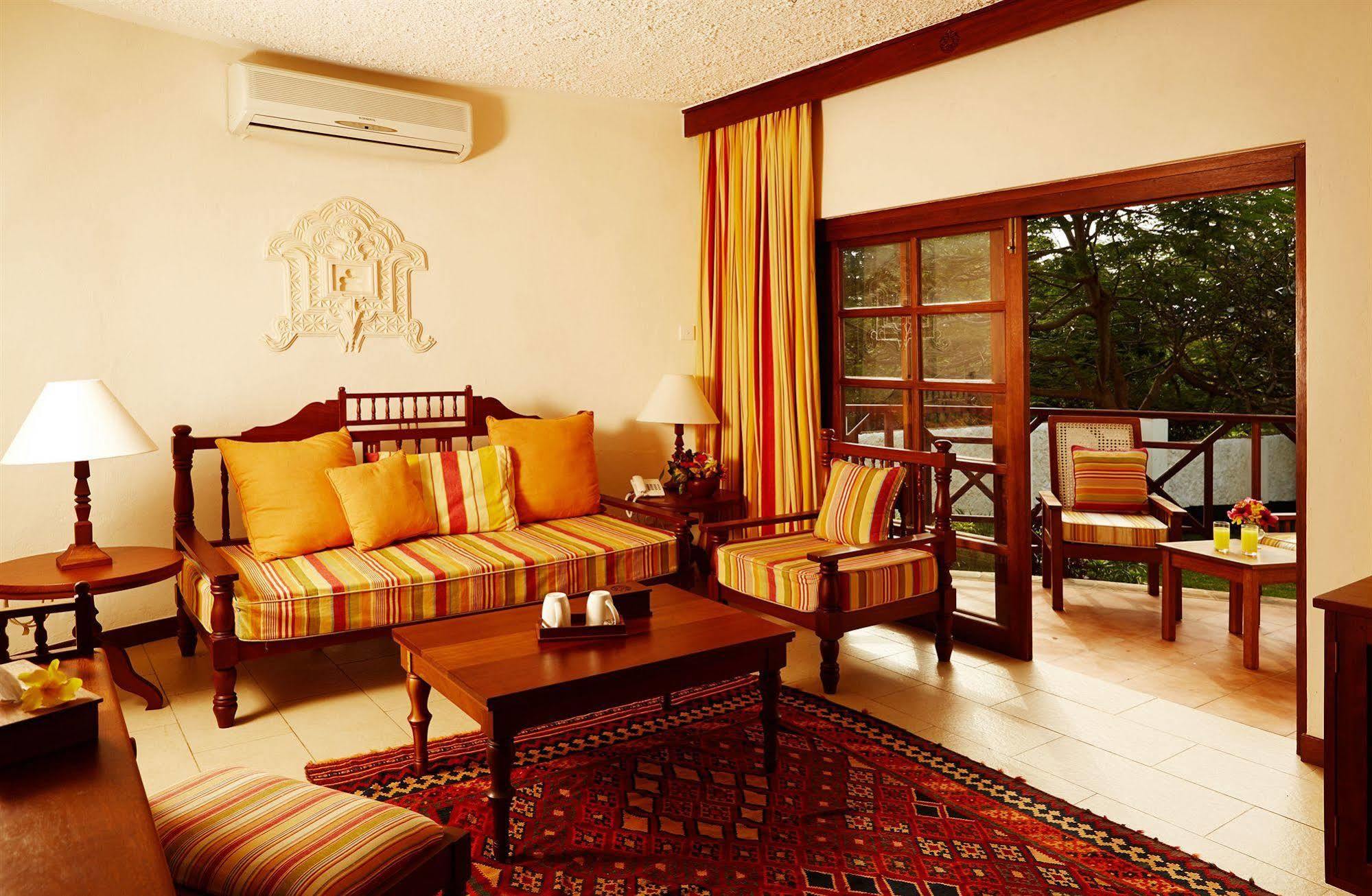 Neptune Village Beach Resort & Spa Galu Exterior photo