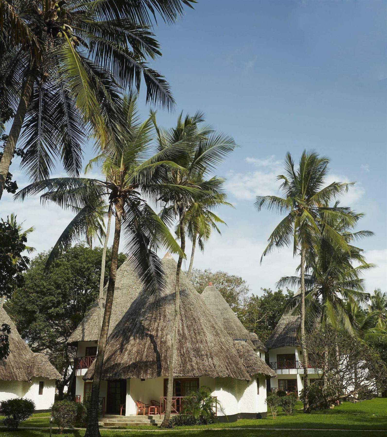 Neptune Village Beach Resort & Spa Galu Exterior photo