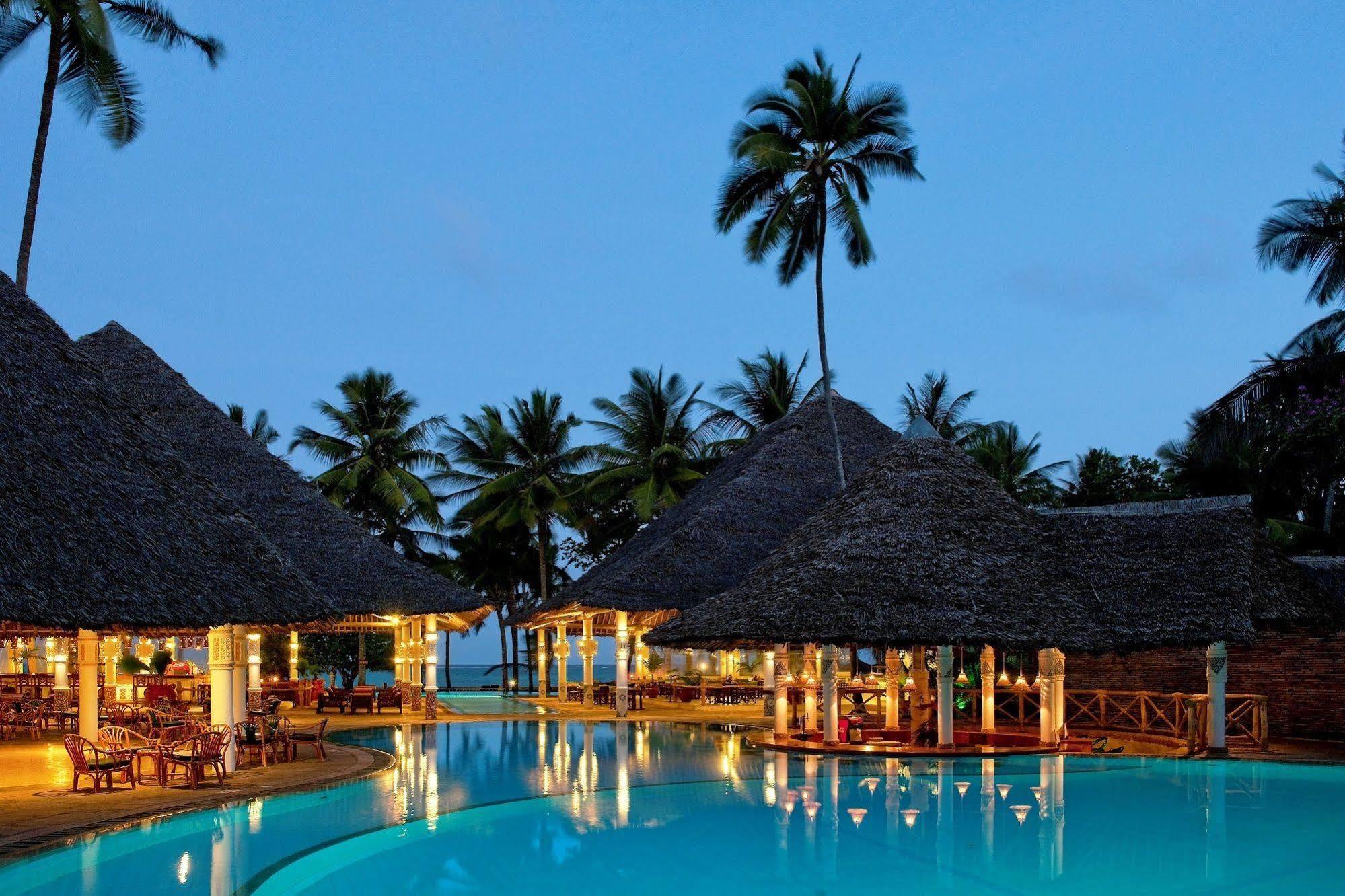 Neptune Village Beach Resort & Spa Galu Exterior photo