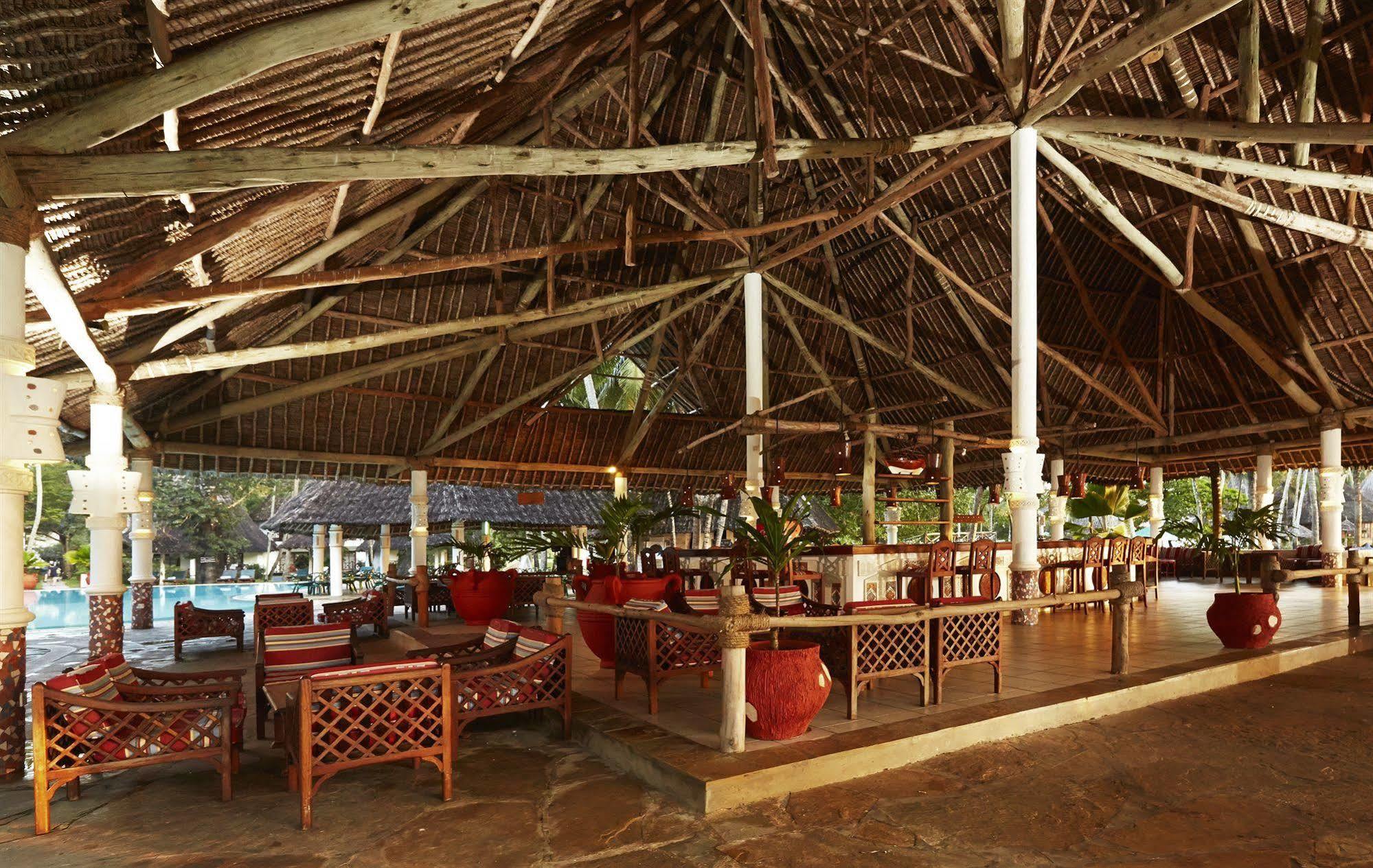 Neptune Village Beach Resort & Spa Galu Exterior photo